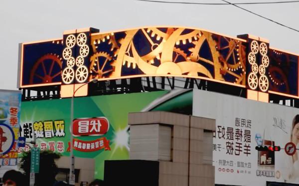 城市互動之美，創(chuàng)意建筑外立面滑軌屏引領(lǐng)潮流