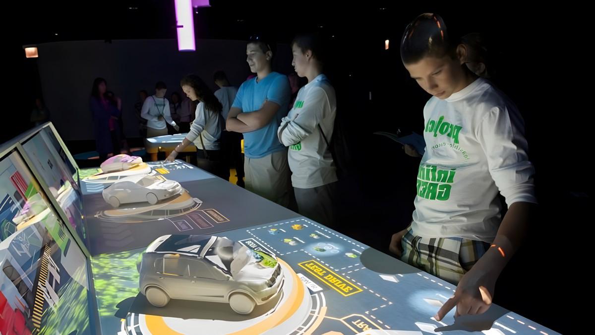 智能展示桌：引領企業(yè)展示的未來